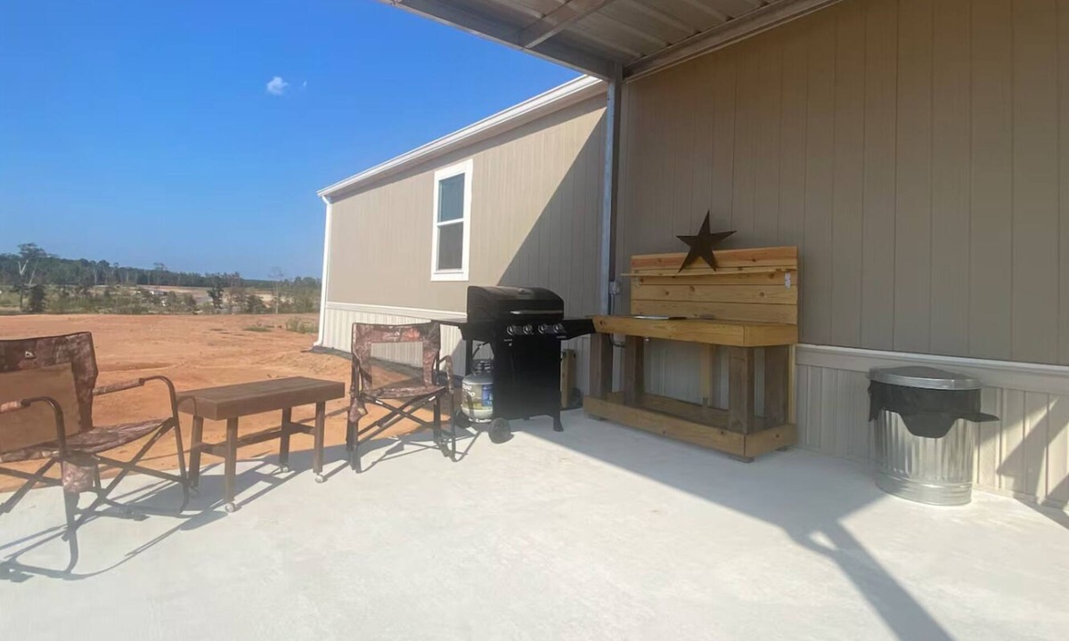 Florien House | "Water View" Buck n Bass Camp