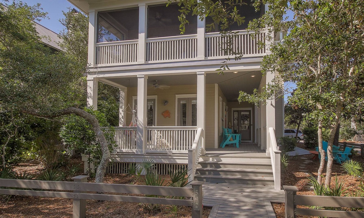 Watercolor House | Watercolor 592 Western Lake Drive Bed/4.5 Bath 200 yards to Beach Club!