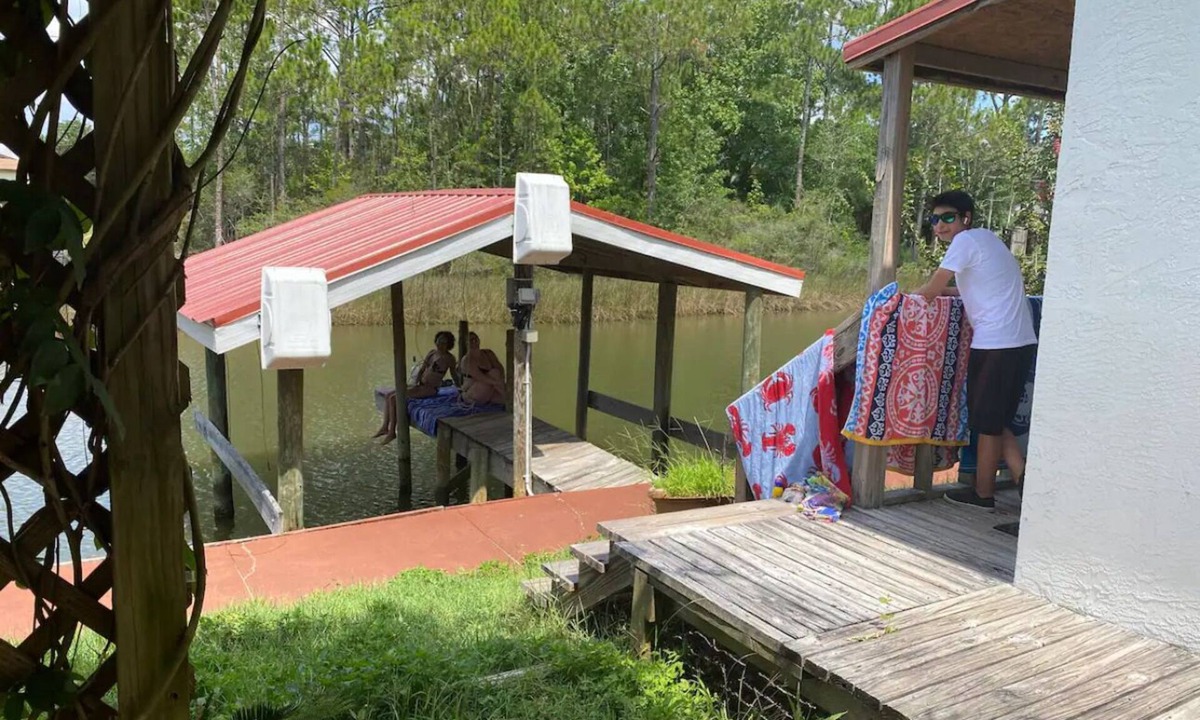 Avalon Beach Cottage | Waterfront 1 bedroom cottage in charming Milton/Pensacola with WiFi, AC