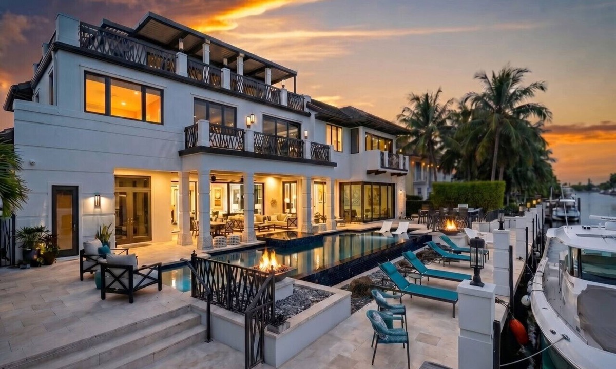 Las Olas Isles Villa | Waterfront 7BR Estate for 18 w/Infinity Pool, Spa, Private Dock, Wine Cellar