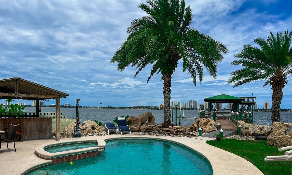 Wobser Acres House | Waterfront dream house