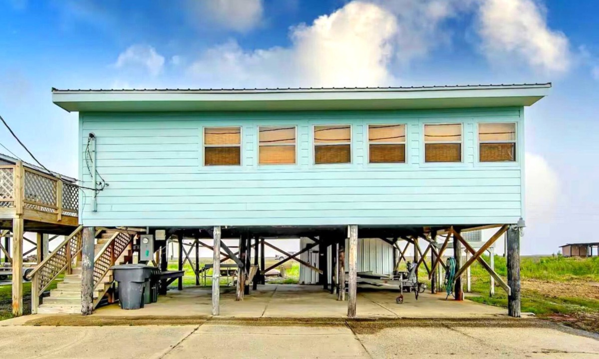 Chauvin House | Waterfront Fishing Camp in Cocodrie