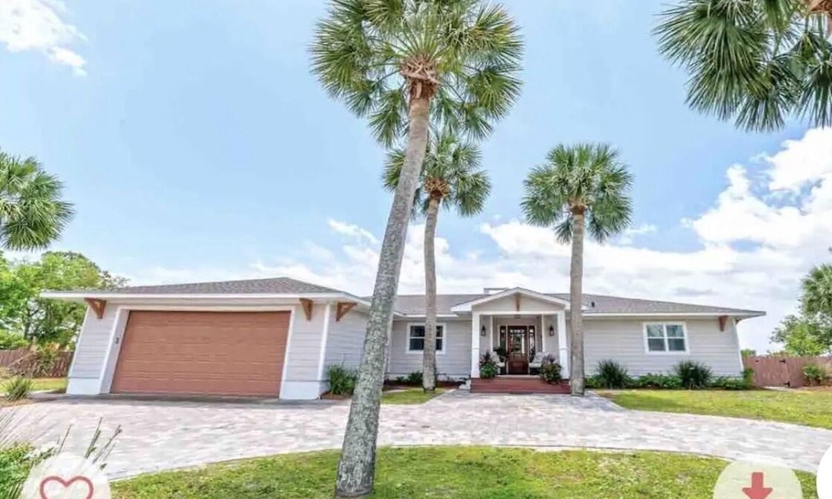 Gwaltney Estate House | Waterfront home on St. Andrews Bay