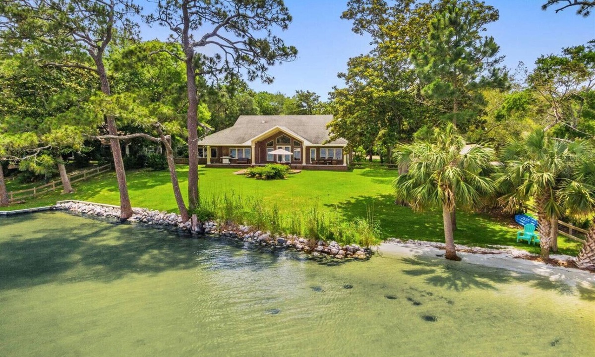 Mary Esther House | Waterfront Home on the Bayou, Pet Friendly