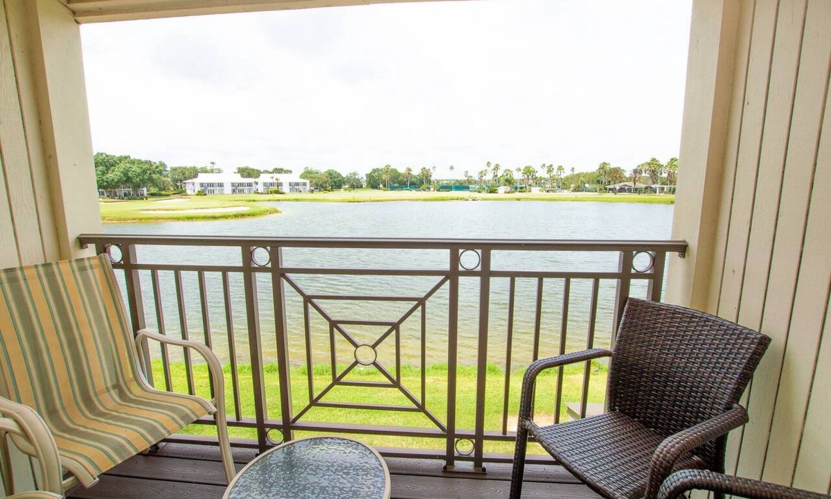 Wesley Chapel Condo | Waterfront Workspace Studio | Sunset Balcony | Golf Community | Saddlebrook | Optional Amenities