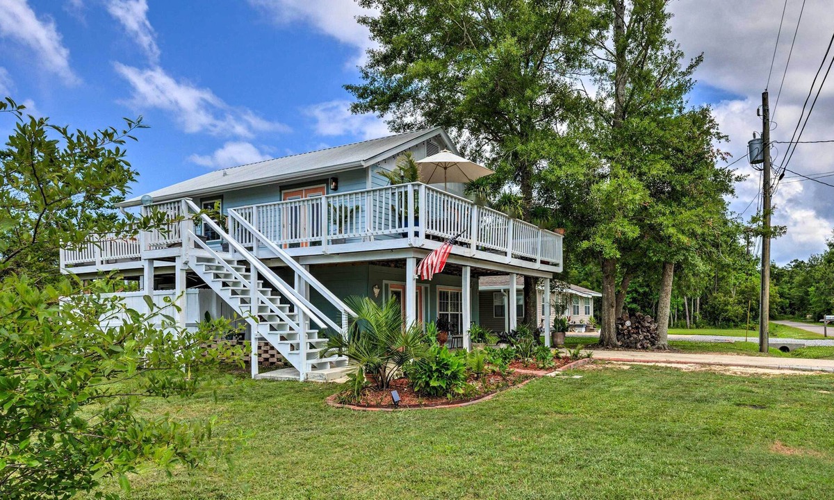 Waveland Cottage | Waveland 'Baycation House' - Close to Beaches