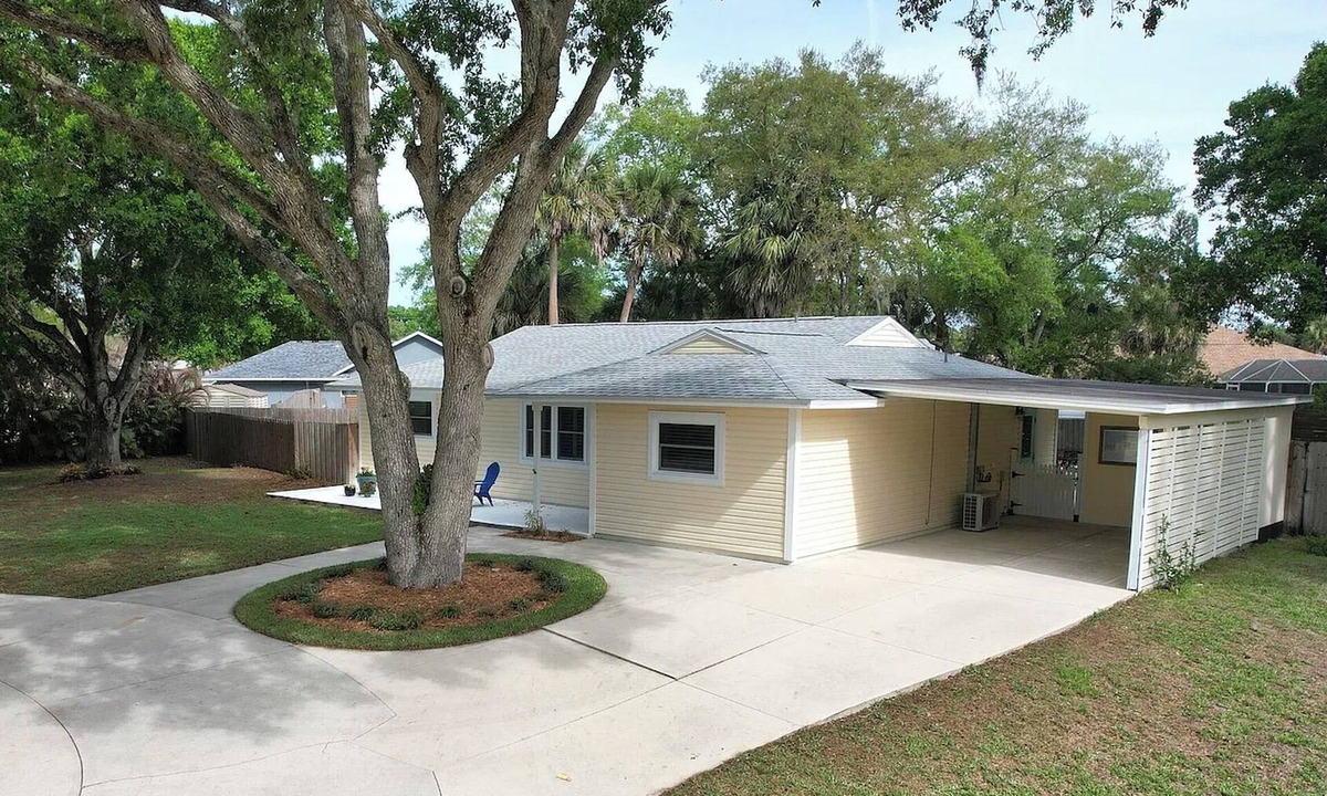 Sebastian Highlands House | Welcome to The Fun House! Charming 2 bedroom, 2 bath home in Sebastian with pool