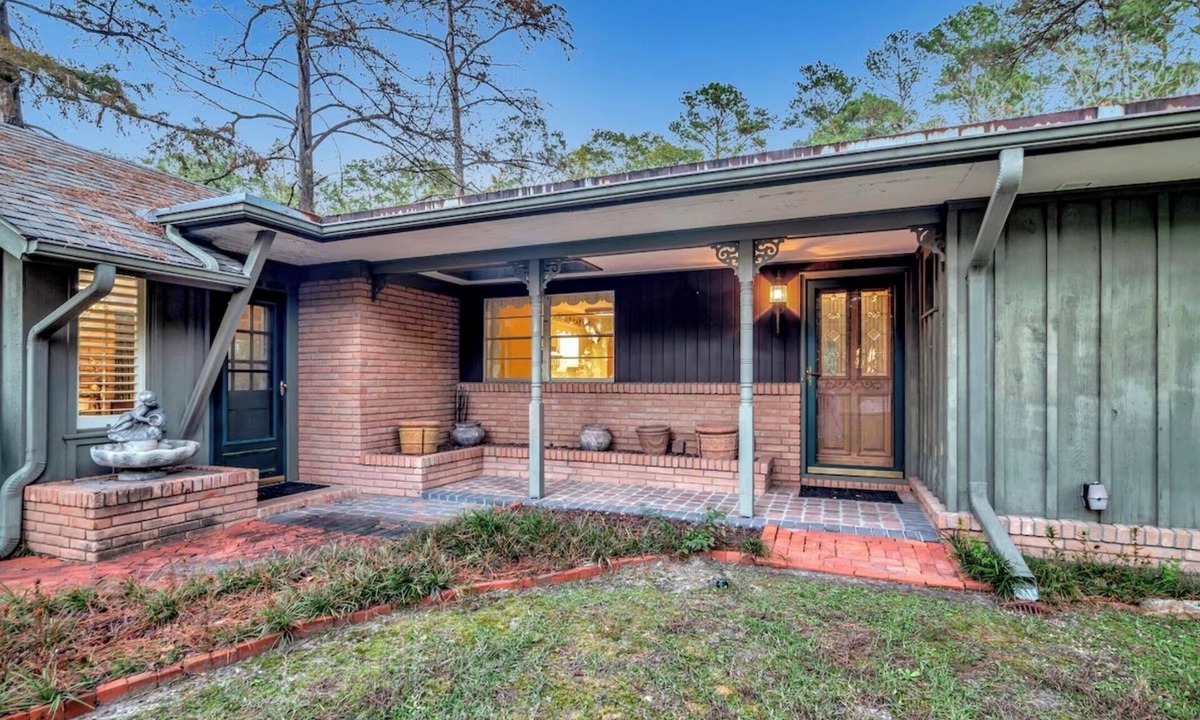 Lufkin House | Welcome to The Lawerence House! Full of room and special touches!