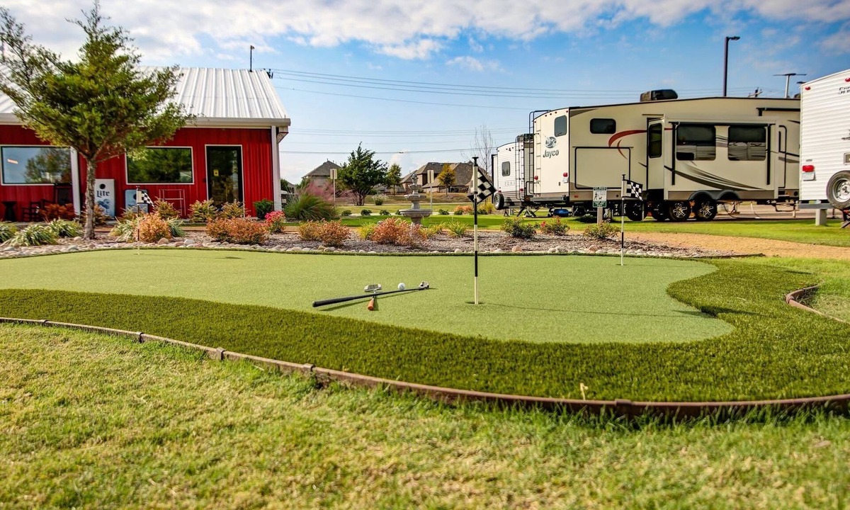 Wylie RV Rental | Welcoming campground in Wylie with scenic views, pool, clubhouse, and more.