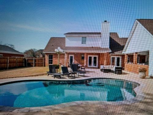 Alexandria Villa | WEST POINT ESCAPE -Pool , Free Parking, & 2 King Masters