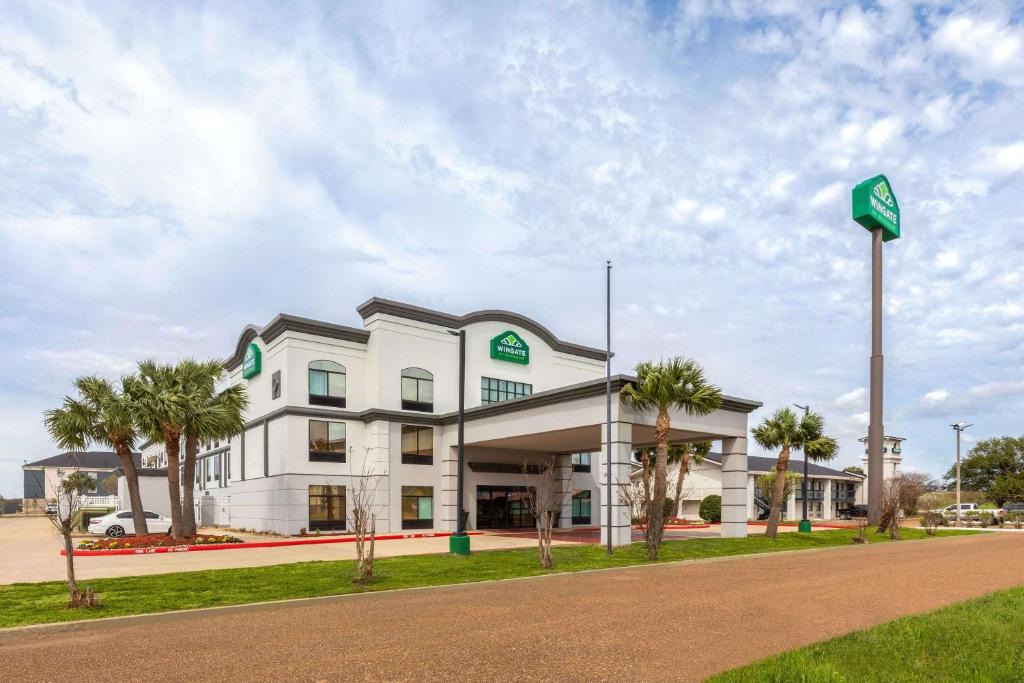 Sulphur Hotel | Wingate by Wyndham Sulphur Near Lake Charles