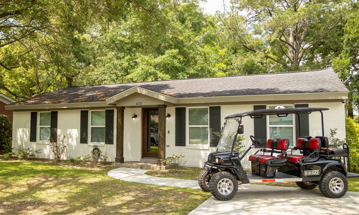 Ocean Springs House | With GOLF CART! 1 mile ride to the beach & Downtown Ocean Springs! Clark Cottage