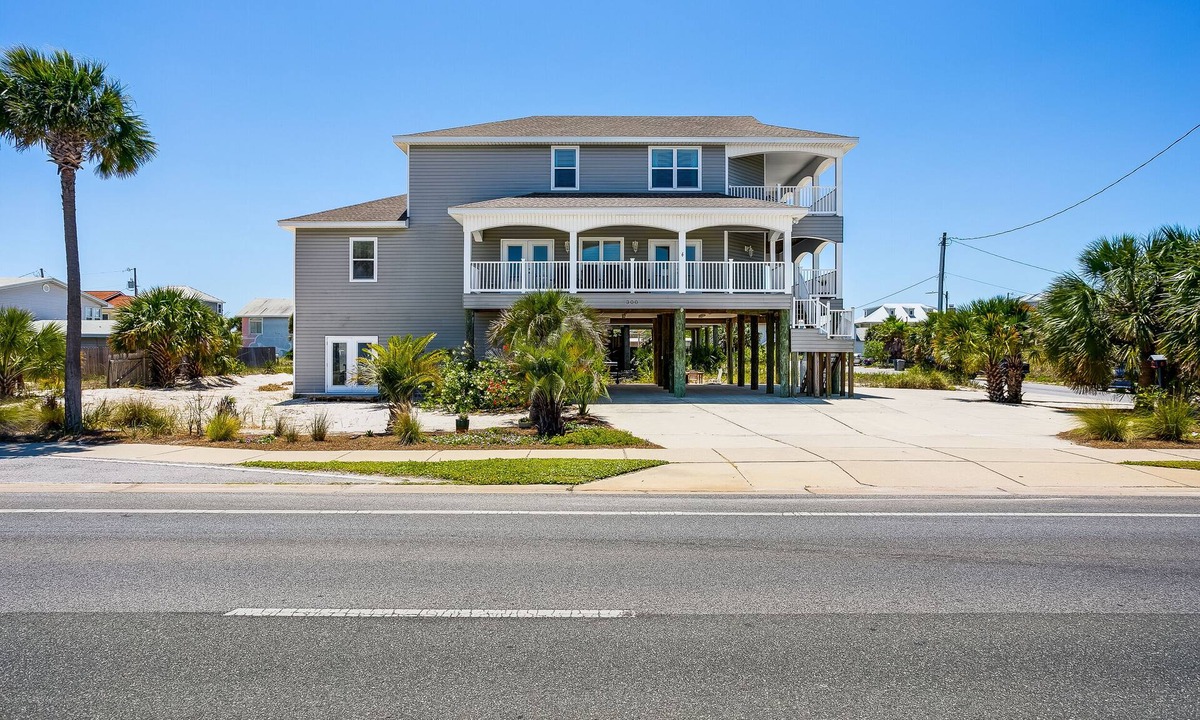Villa Primera House | Wonderful 6 BR 3.5 BTH, Elevated Family Beach Home w/2800+ Living Sq Ft!
