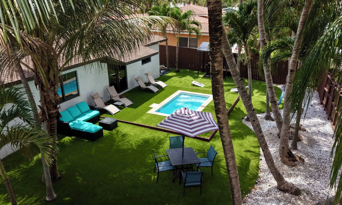 North Central Hollywood House | World Cup Oasis. 12 min from Beach & Casino. 18 min from World Cup stadium.