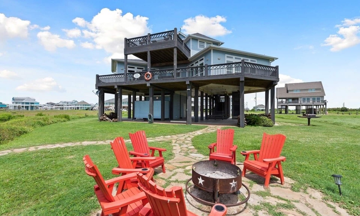 Port Bolivar House | WOW (Wade on the Water) - Amazing Beachfront with all the extras!