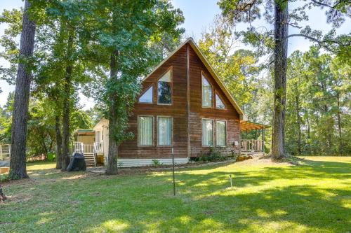Hemphill House | Wraparound Porch: Toledo Bend Reservoir Retreat!