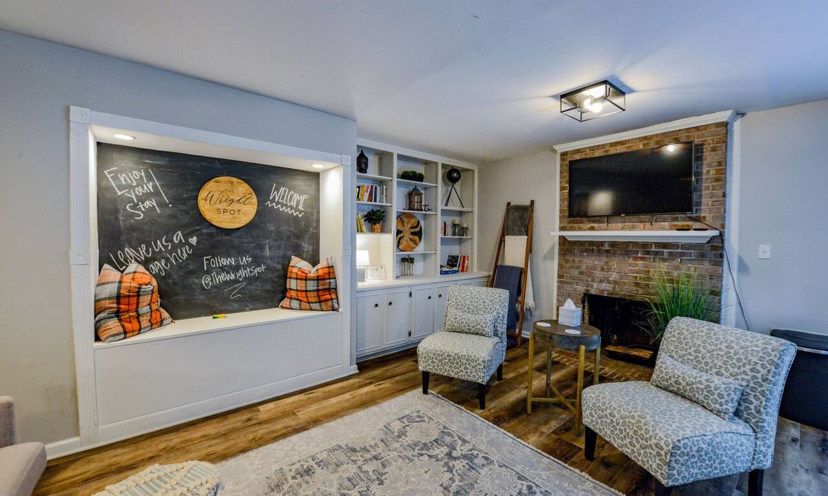 Forest Lake House | Wright Spot - Book now for football season! Close to Campus!
