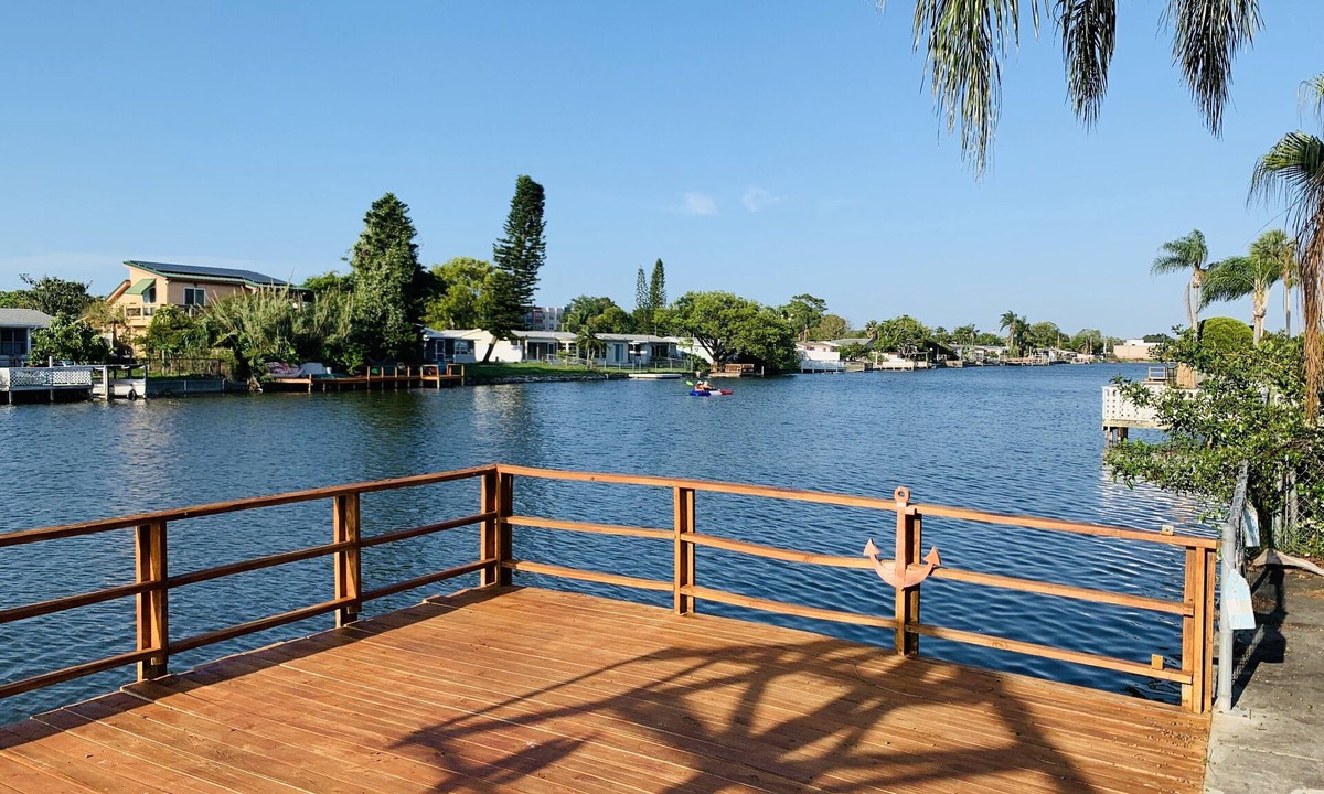 Aloha Gardens House | Your Holiday Retreat on the Waterfront- BBQ Games & Sun