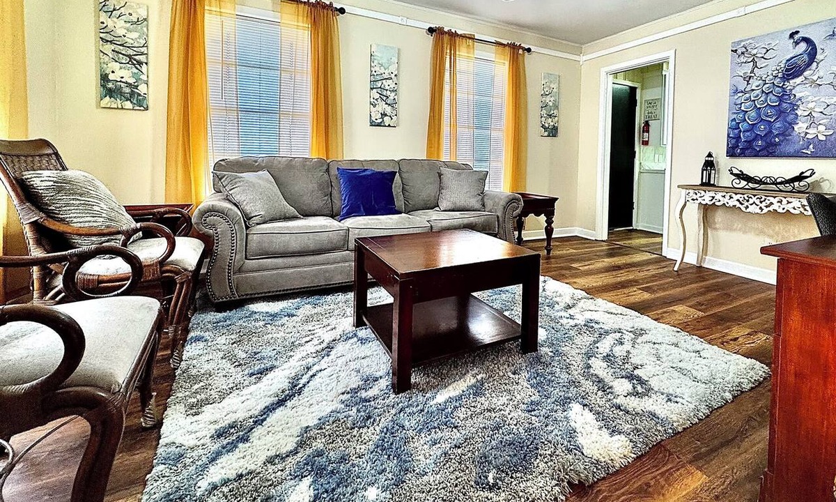 Lake Charles Apartment | Your Home away from Home Apt-Garage & FAST WiFi