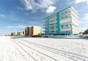 128 m² Condo ∙ 3 bedrooms ∙ 6 guests in Madeira Beach