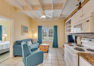 2 bedroom Duplex with backyard One Block From the Laguna Beach Sand Pet-friendly