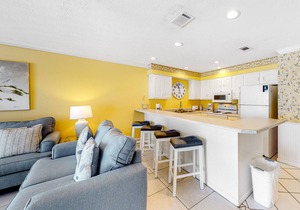 2nd Floor Condo Many Amenities, Beach Access, Beach Equipment Included
