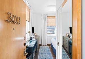 303 Rosemary Beach Inn - Includes Beach Chairs & Complimentary Breakfast + Access to 4 Pools