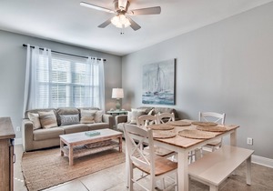 30A Getaway~Spacious 4 Bed/3 Bath Condo with Pool/Fitness!~Walk to Beach!