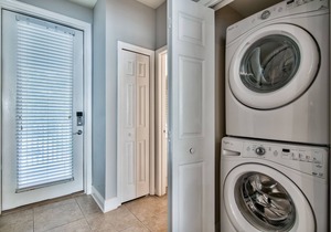 30A Getaway~Spacious 4 Bed/3 Bath Condo with Pool/Fitness!~Walk to Beach!