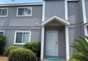 4 Min Walk to Beach and Lakefront Patio! Patio + Community Pool!