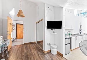 402 Rosemary Beach Inn - Includes Beach Chairs & Complimentary Breakfast + Access to 4 Pools in Rosemary Beach