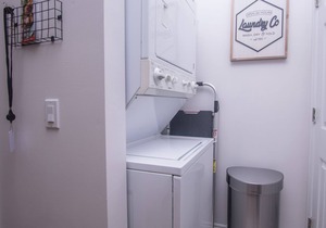 50 Steps to the beach! Cottage next door to Pier Park. Pet friendly. Ocean View.