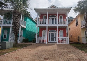 50 Steps to the beach! Cottage next door to Pier Park. Pet friendly. Ocean View.