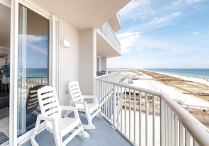 6th-floor open condo with great views - close to dining