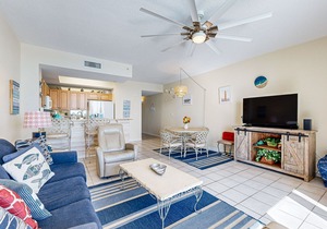 7th-floor bright, open condo - close to dining with Gulf front views