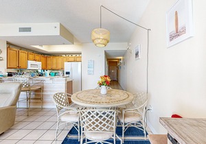 7th-floor bright, open condo - close to dining with Gulf front views