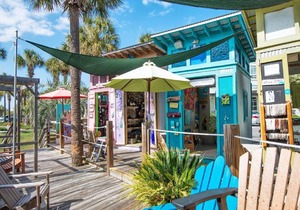 880yds to Beach~Screened-in Deck~4 Bikes Included~3BR Barefoot Bungalow