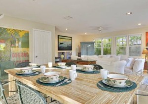 Artist Garden by AvantStay Great Location w Balcony Outdoor Dining Shared Pool BBQ Week Long Stays