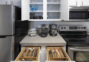 AVALON RESORT, 2/2 GROUND FLOOR, BEACH THEMED CONDO, HEATED POOL, CLOSE TO BEACH in Clearwater