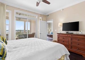 Bayfront, 4th-floor condo with hot tub, pool & views of Nicklaus Golf Course