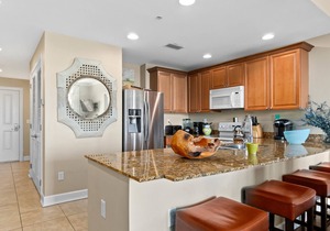 Bayfront, 4th-floor condo with hot tub, pool & views of Nicklaus Golf Course