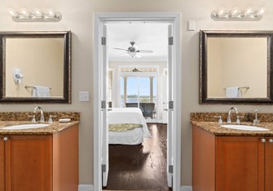 Bayfront, 4th-floor condo with hot tub, pool & views of Nicklaus Golf Course