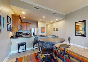 Bayfront condo w/amazing views, shared hot tub & community pool