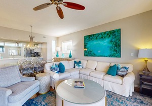 Beach dwelling with great view, pool & pickleball - snowbird-friendly
