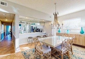 Beach dwelling with great view, pool & pickleball - snowbird-friendly