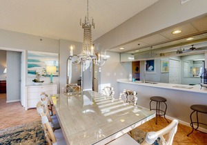 Beach dwelling with great view, pool & pickleball - snowbird-friendly