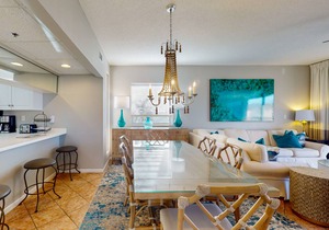 Beach dwelling with great view, pool & pickleball - snowbird-friendly