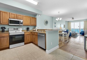 BEACH FRONT CONDO! SLEEPS UP TO 8!BCH SRVC INCL!