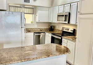 Beach Getaway! Pet-friendly! Chateau La Mer 15E!