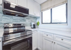 Beachfront, fantastic Gulf views. Sleeps 6. New kitchen, more upgrades for 2025.